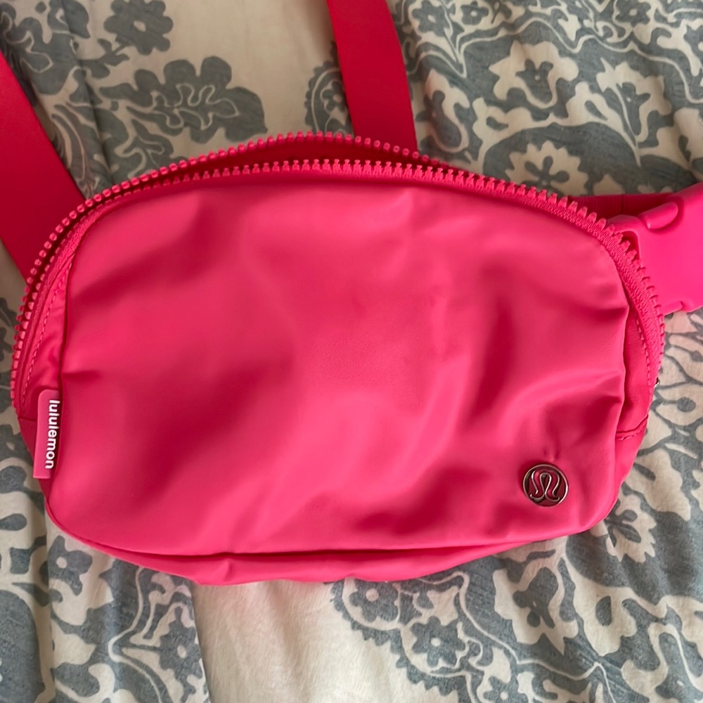 lululemon belt bag “Lipstick”